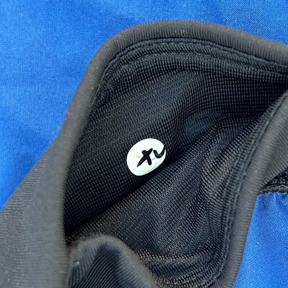 LULULEMON mens large blue 9” inseem shorts with back pocket and waist tie - Picture 5 of 5